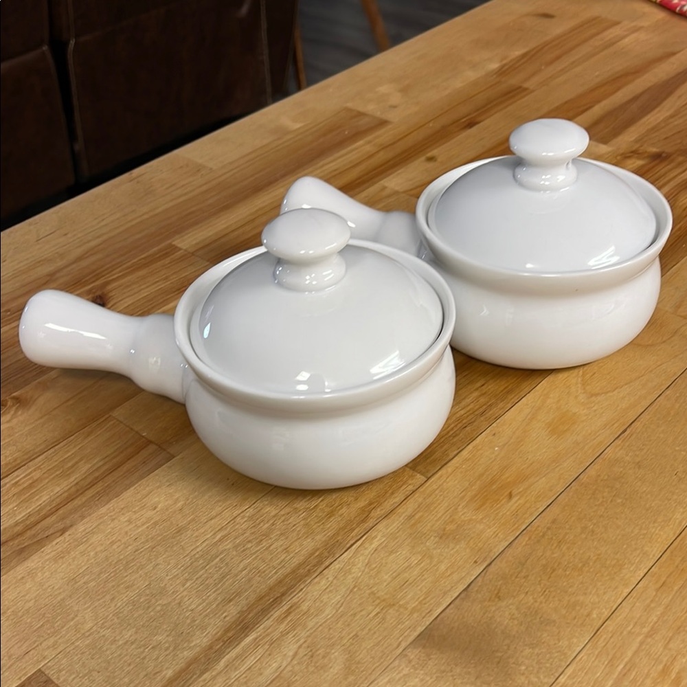 Elegant White Ceramic Soup Bowls with Lids